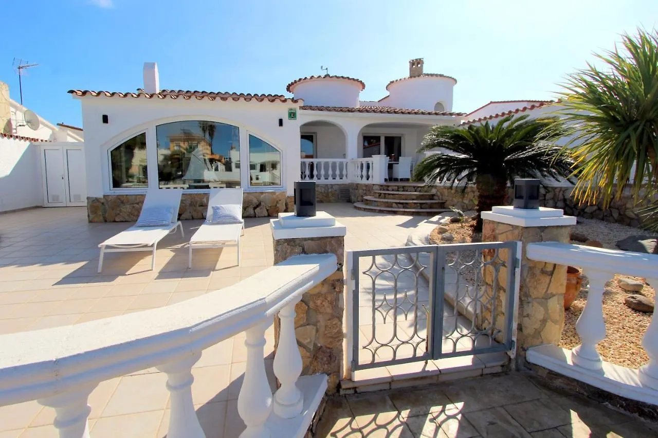 Leon Inmo Villa Ilona - 10170 Empuriabrava Spain
