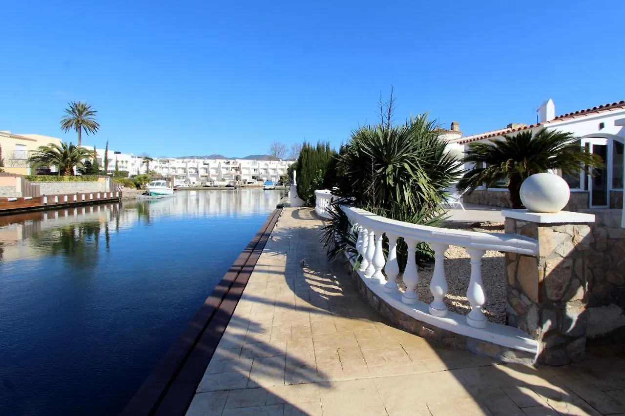 Leon Inmo Villa Ilona - 10170 Empuriabrava